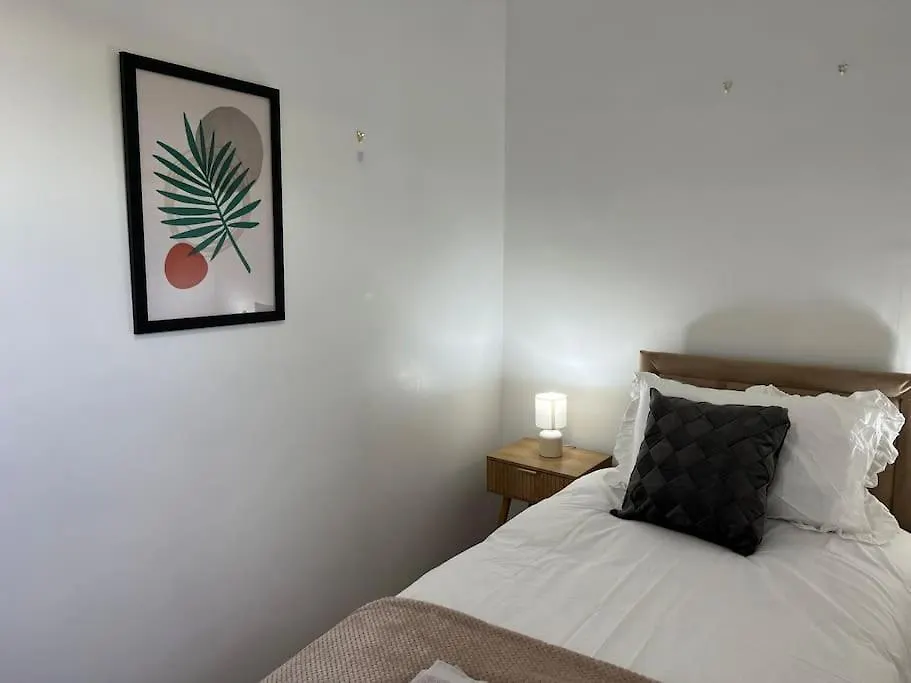 Charming, Modern Flat Sleeps 5 Apartment Tayport