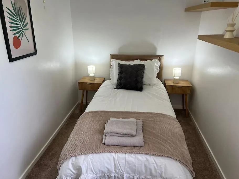 Charming, Modern Flat Sleeps 5 Apartment Tayport